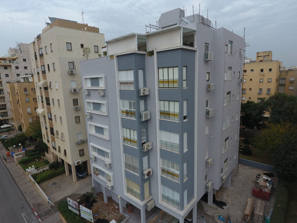 בניין לאחר צביעה
