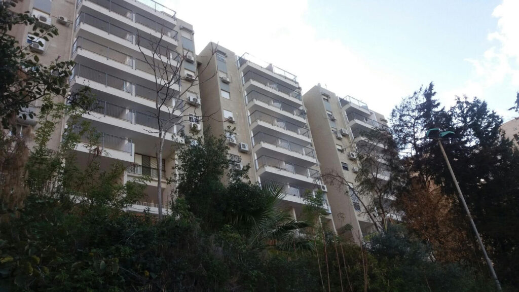 בניית מרפסות עם הראשון לשיפוצים וצבע