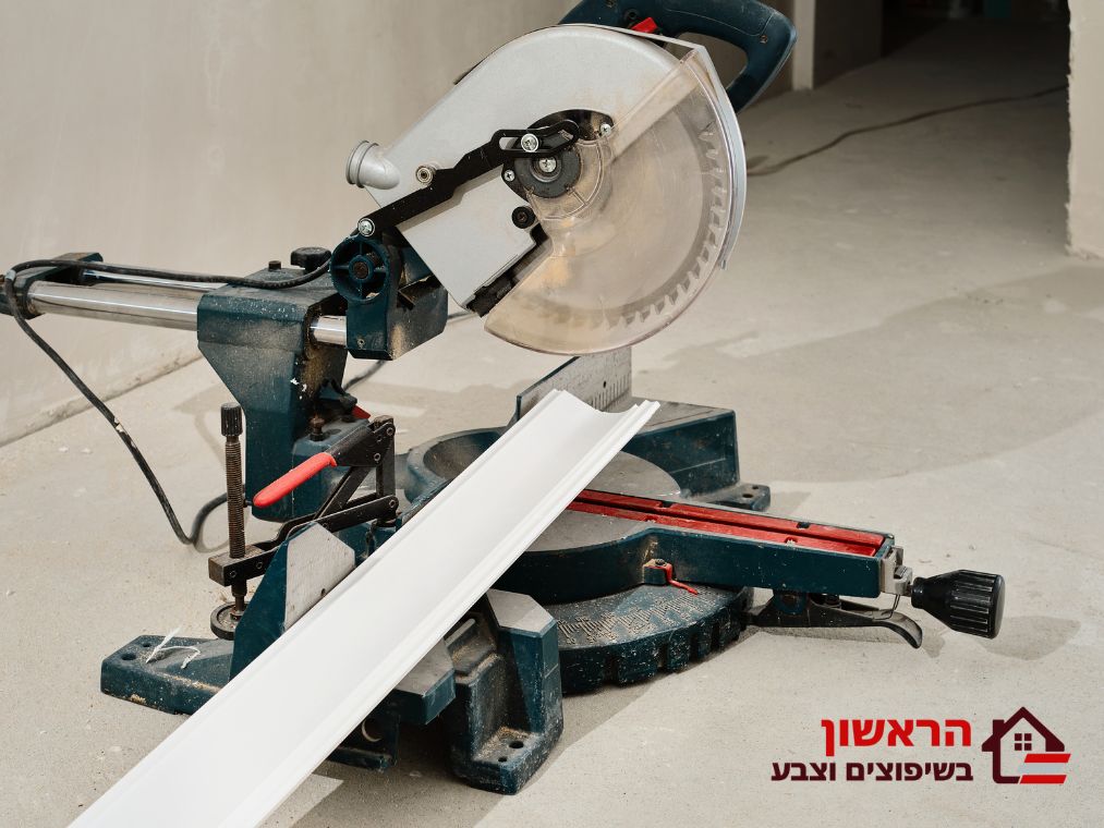ניסור דלת בטון